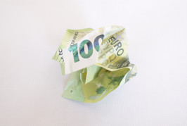 Zerknüllter 100 Euro Schein
