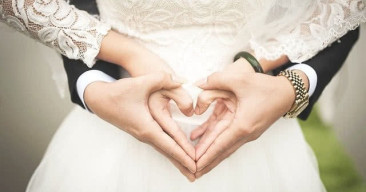 Hochzeit Hände in Herzform