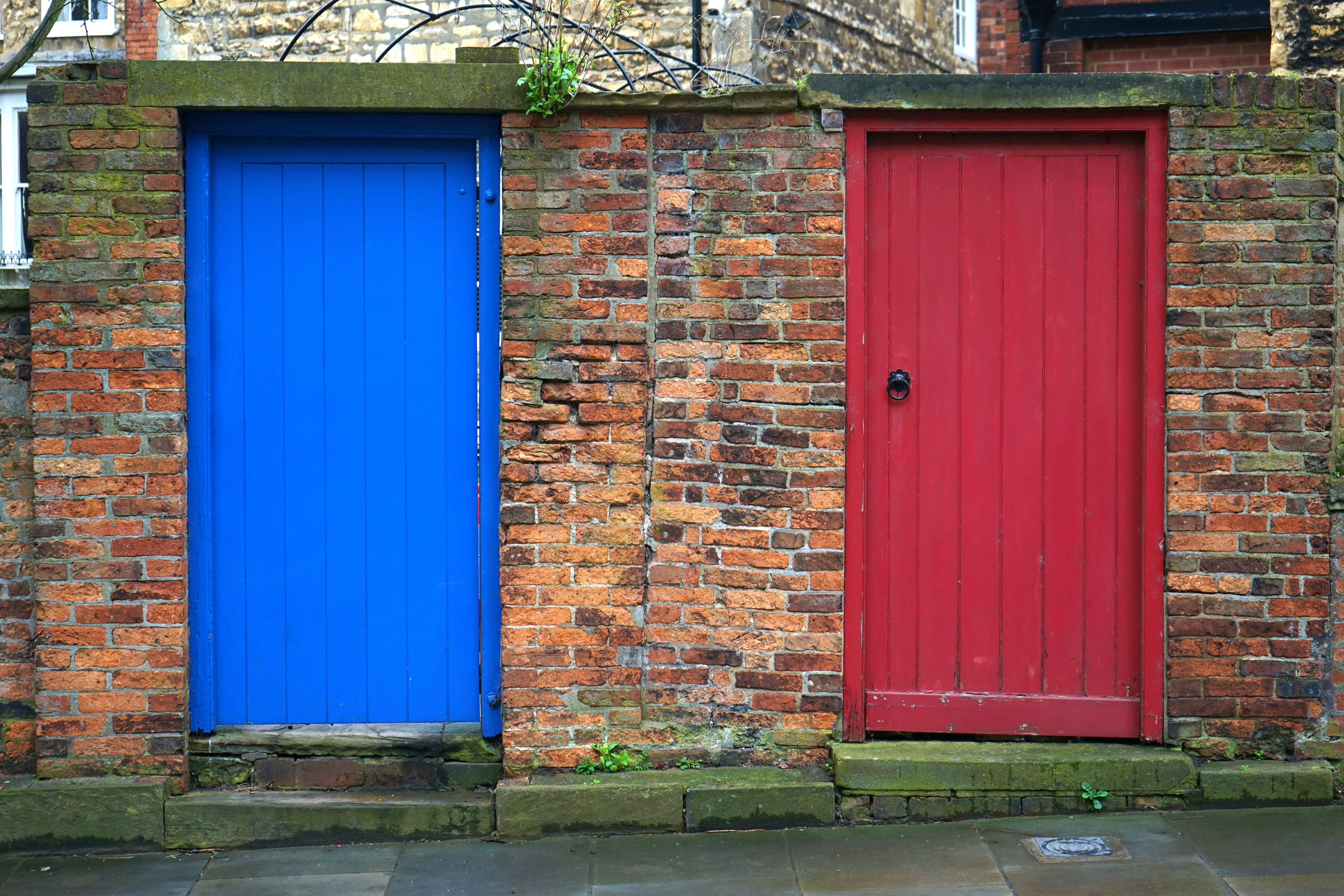 Zweite Chance - Blaue und rote Tür